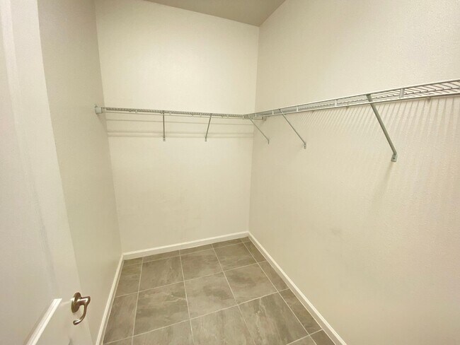 Building Photo - 1273 Hendon Lp