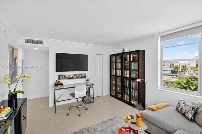 Building Photo - 9250 W Bay Harbor Dr