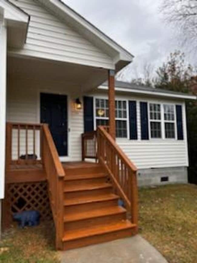 Building Photo - 3 BR Close to Bosch, Downtown, Shopping!