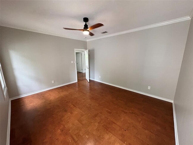 Building Photo - 1204 W 39th St
