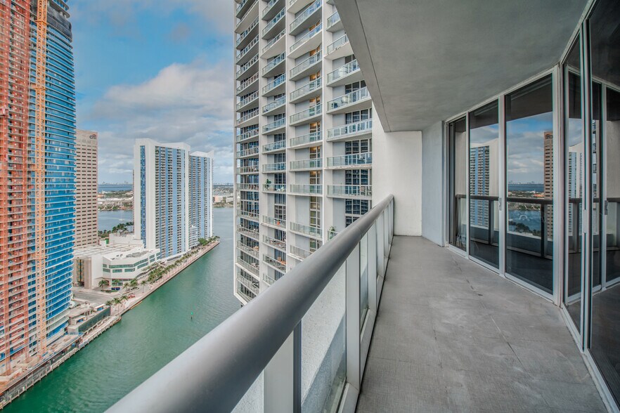 Building Photo - 475 Brickell Ave