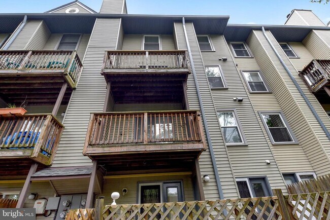 Building Photo - 2107 N Rolfe St
