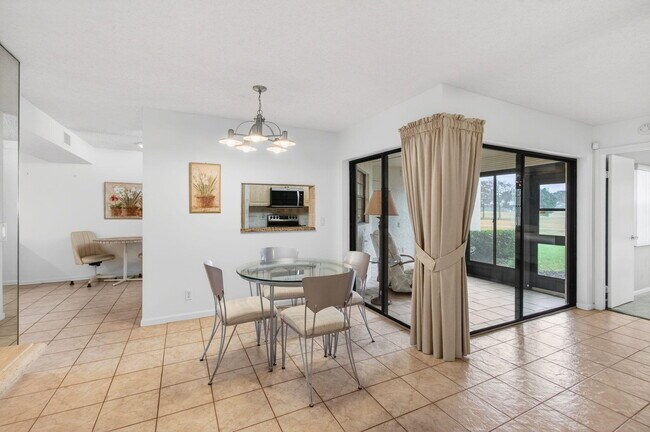 Building Photo - 5851 Parkwalk Dr