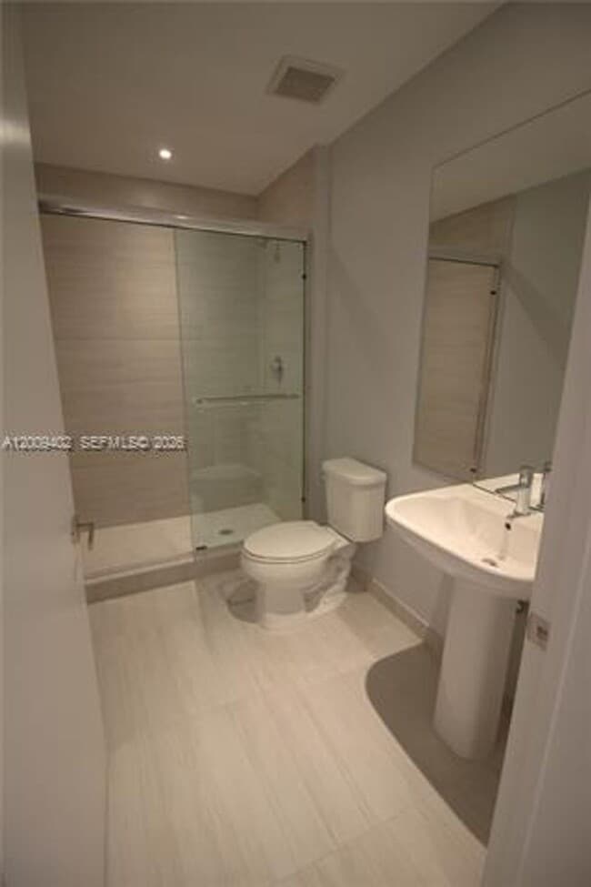 Building Photo - 5000 Island Estates Dr