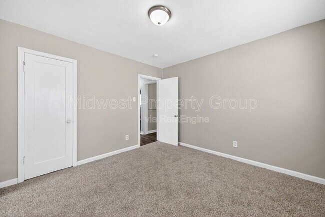 Building Photo - 10066 Dorothy Ave
