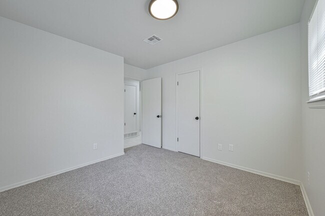 Building Photo - 3912 Parkwoods Ln