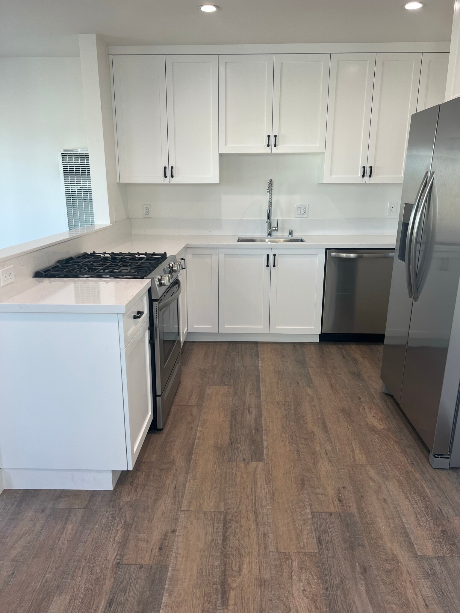 Building Photo - 1605-1/2 Blossom Lane