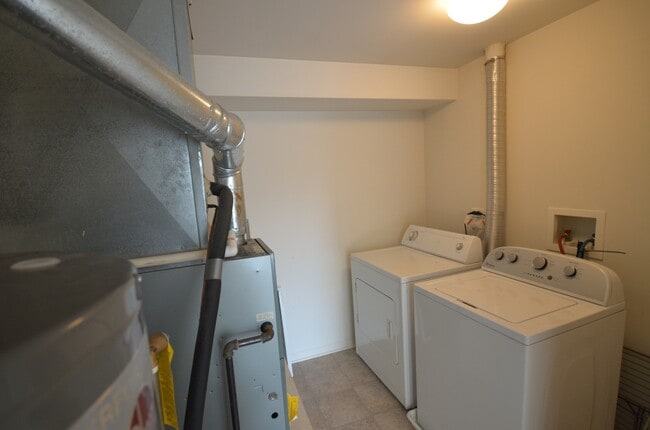 Building Photo - 2843 Rutland Cir