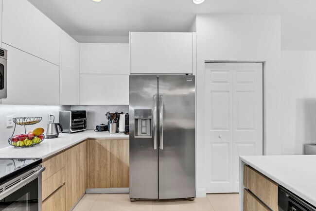 Building Photo - 3526 W 86th Terrace