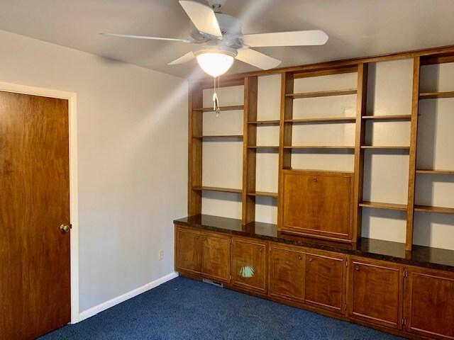 Building Photo - 213 N Berry Pine Rd