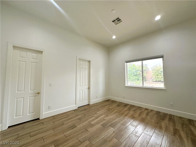 Building Photo - 2025 Grouse St