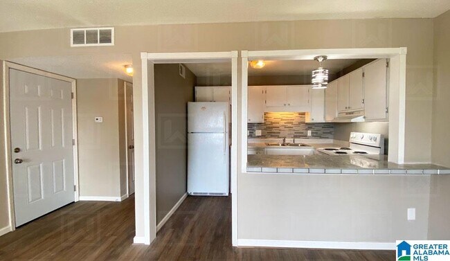 Building Photo - 1327 31st St S