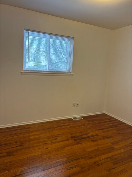 Building Photo - 1353 Stewart Ave