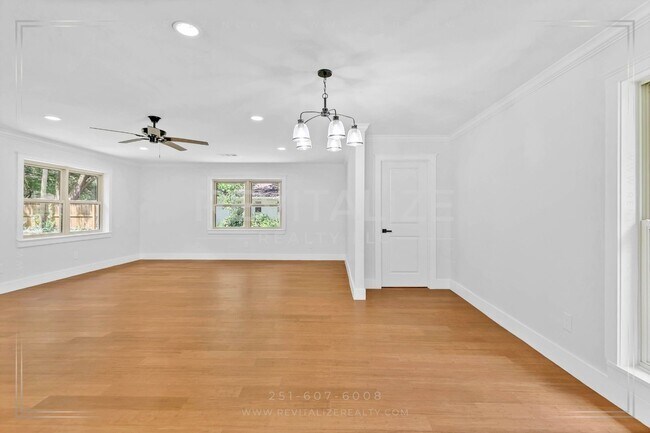 Building Photo - Newly Renovated 3 Bed / 2.5 Bath with Doub...