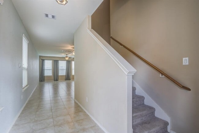 Building Photo - 6879 Dogwood Cliff Ln