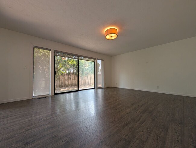 Building Photo - Updated 3-Bedroom, 2.5-Bath Home ~ Solid Surface Flooring and Spacious Kitchen!