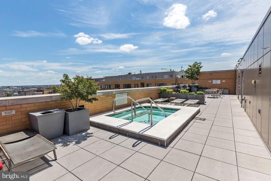 My favorite part! Complex's year-round heated jacuzzi. - 440 L St NW