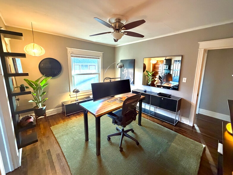 Building Photo - 3836 Wyandotte St