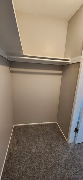 Bedroom #2 walkin closet 6.5'x 4' - 1100 Opal St