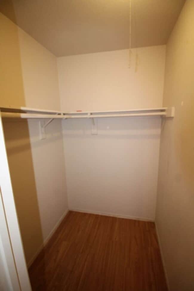 Building Photo - Spacious 4bd/2ba Featuring Central A/C and Large Private Yard