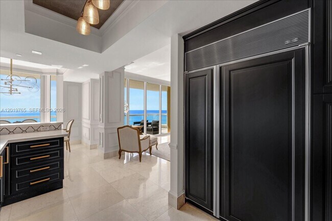 Building Photo - 17875 Collins Ave