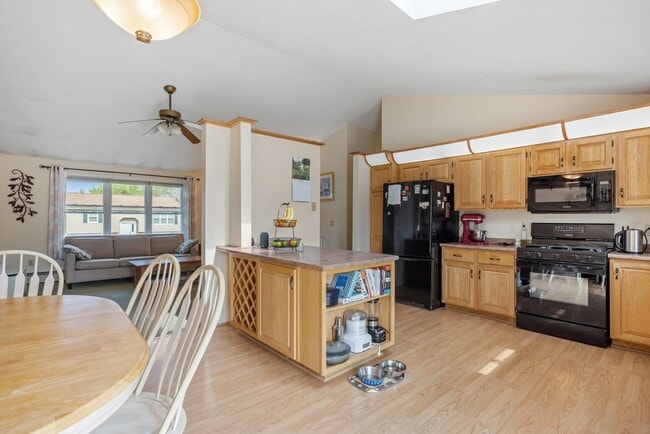 Building Photo - 94 Pullman St