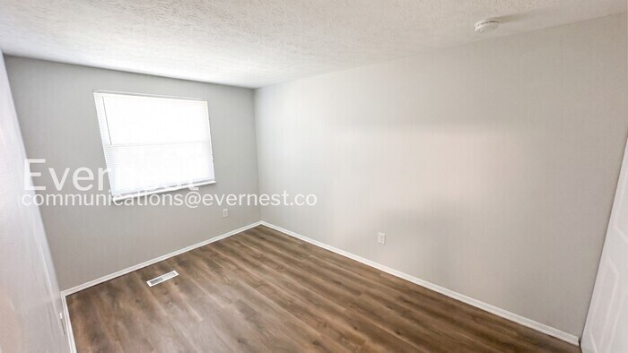 Building Photo - 2865 Chatsworth Way