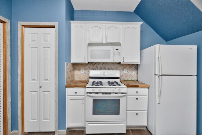 Building Photo - NEAR OTTER CREEK GOLF COURSE!! 2 Bedroom, 1.5 Bathroom in Northeast Ankeny