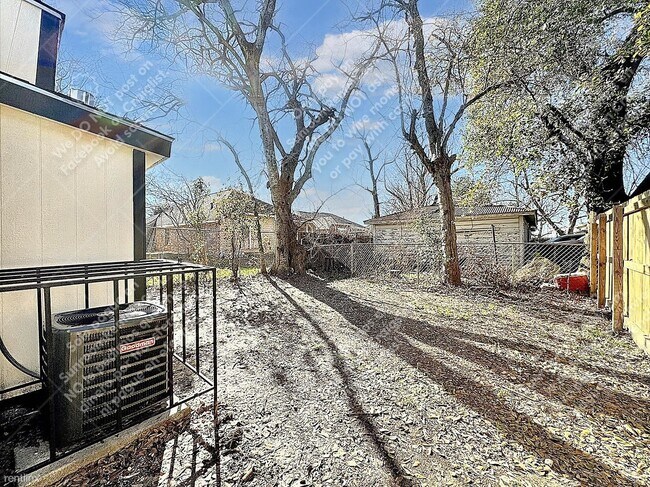 Building Photo - 1 br, 1 bath House - 6318 Sloan St B B