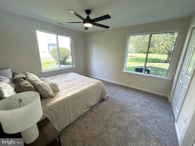 Building Photo - 1113 The Woods