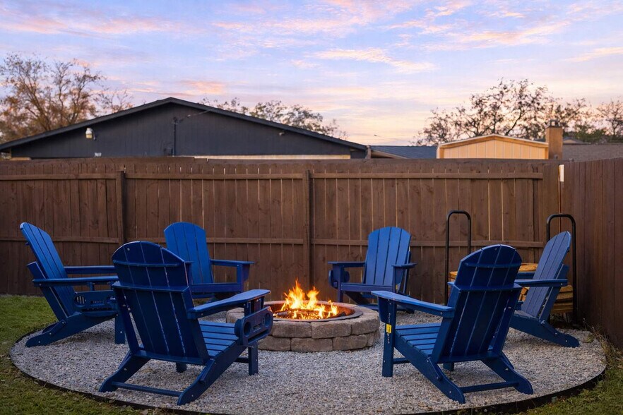 Building Photo - 3410 Country Club Dr