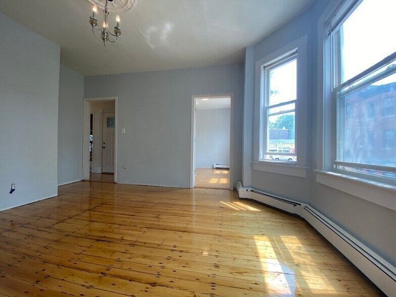 Building Photo - 213 Boylston St