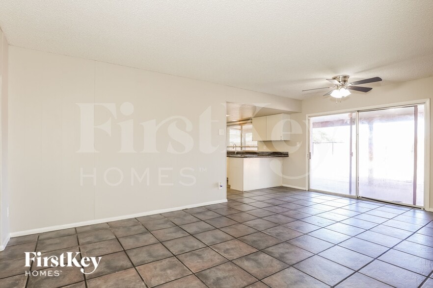Building Photo - 4924 S Hazelton Ln