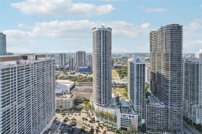 Building Photo - 1750 N Bayshore Dr