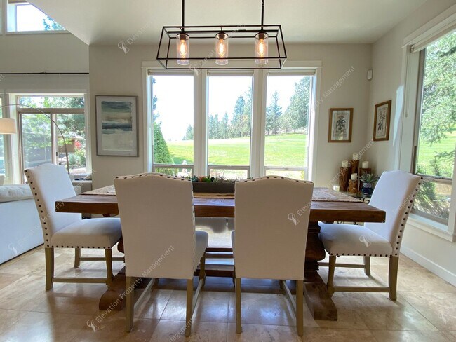 Building Photo - Stunning High-End Home on the 17th Hole at...