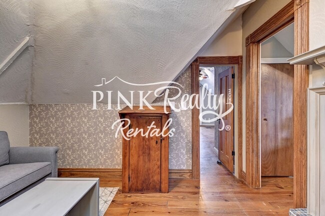 Building Photo - 1610 W Kiowa St