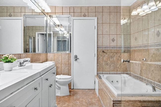 Building Photo - 2423 NE 202nd St