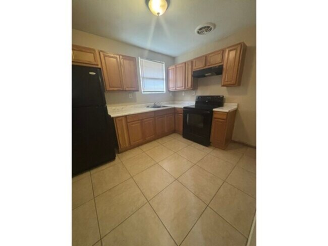 Building Photo - 3 Bedroomm home