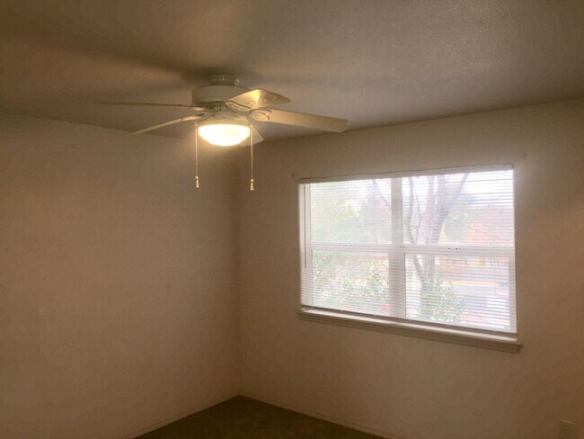 Building Photo - Nichols 1256- 1258