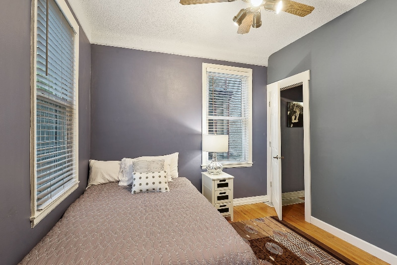 Building Photo - 422 NE 2nd St