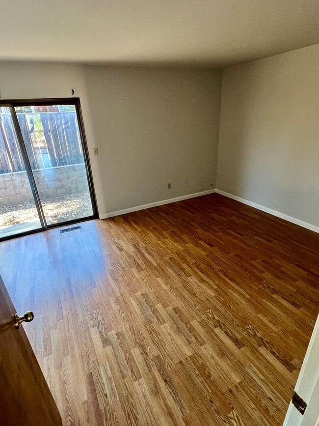 Building Photo - Sutter Creek Duplex