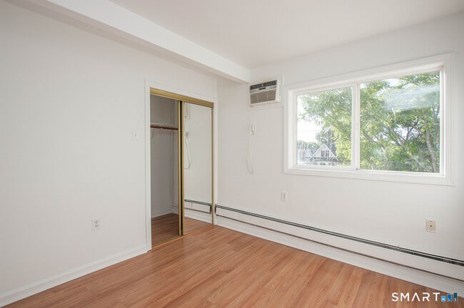Building Photo - 2879 Fairfield Ave