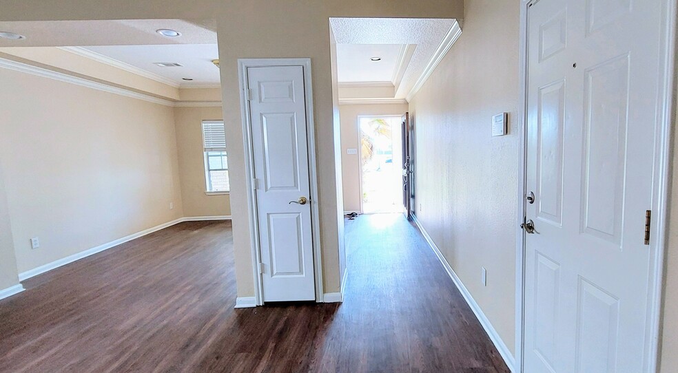 Building Photo - 2114 Hawks Rd