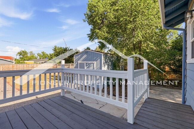 Building Photo - Spacious Home with 2 Kitchens and Central AC