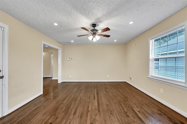Building Photo - 5540 Rand St