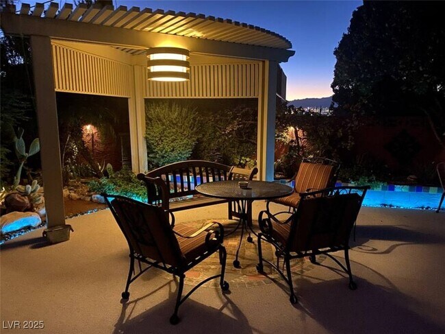 Building Photo - 481 Casa Vista Dr