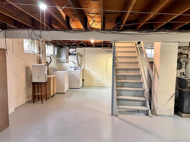 Building Photo - 10 Smith St