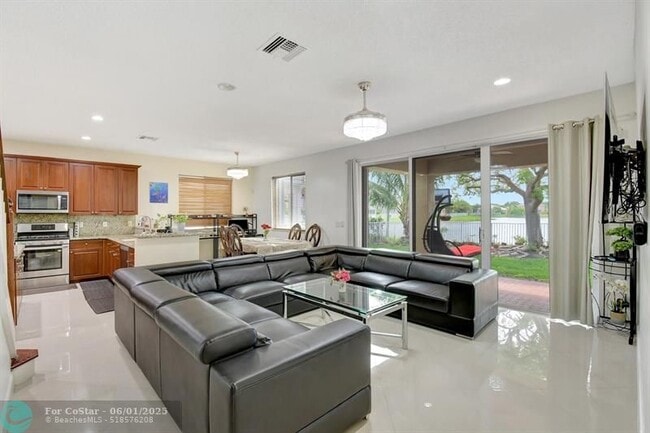 Building Photo - 6158 SW 194th Ave