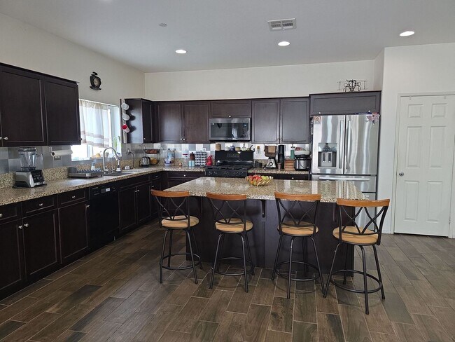 Building Photo - Beautiful Solar Home in Jurupa Valley Avai...