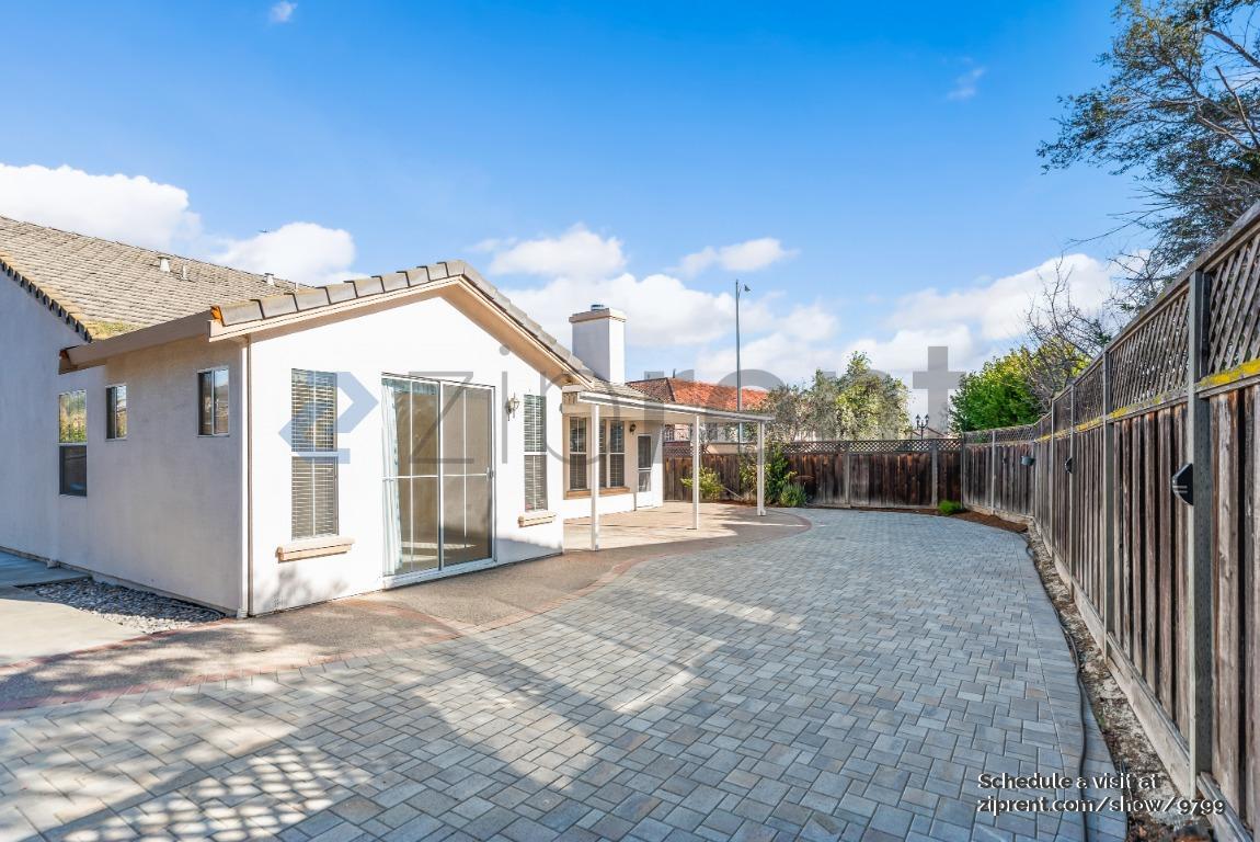 Building Photo - 1468 Bergerac Dr